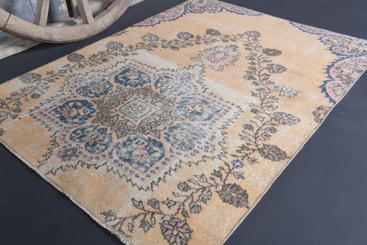 El yapımı vintage halı 117x155 cm oryantal desenli yün - yakın çekim doku detayı