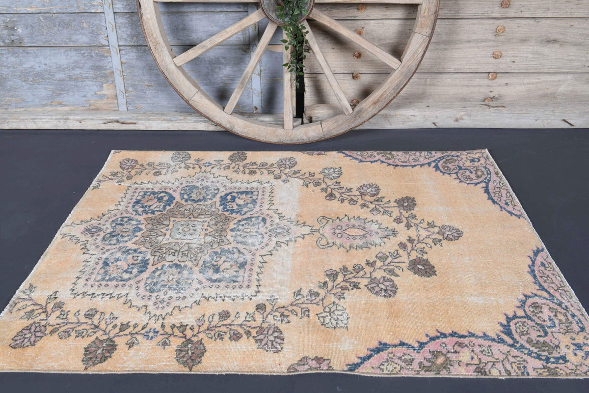 El yapımı vintage halı 117x155 cm oryantal desenli yün - kenar ve saçak detayı