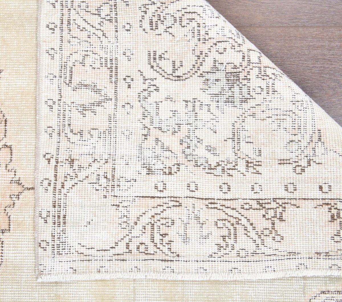 El yapımı vintage halı 112x188 cm oryantal desenli yün - kenar ve saçak detayı