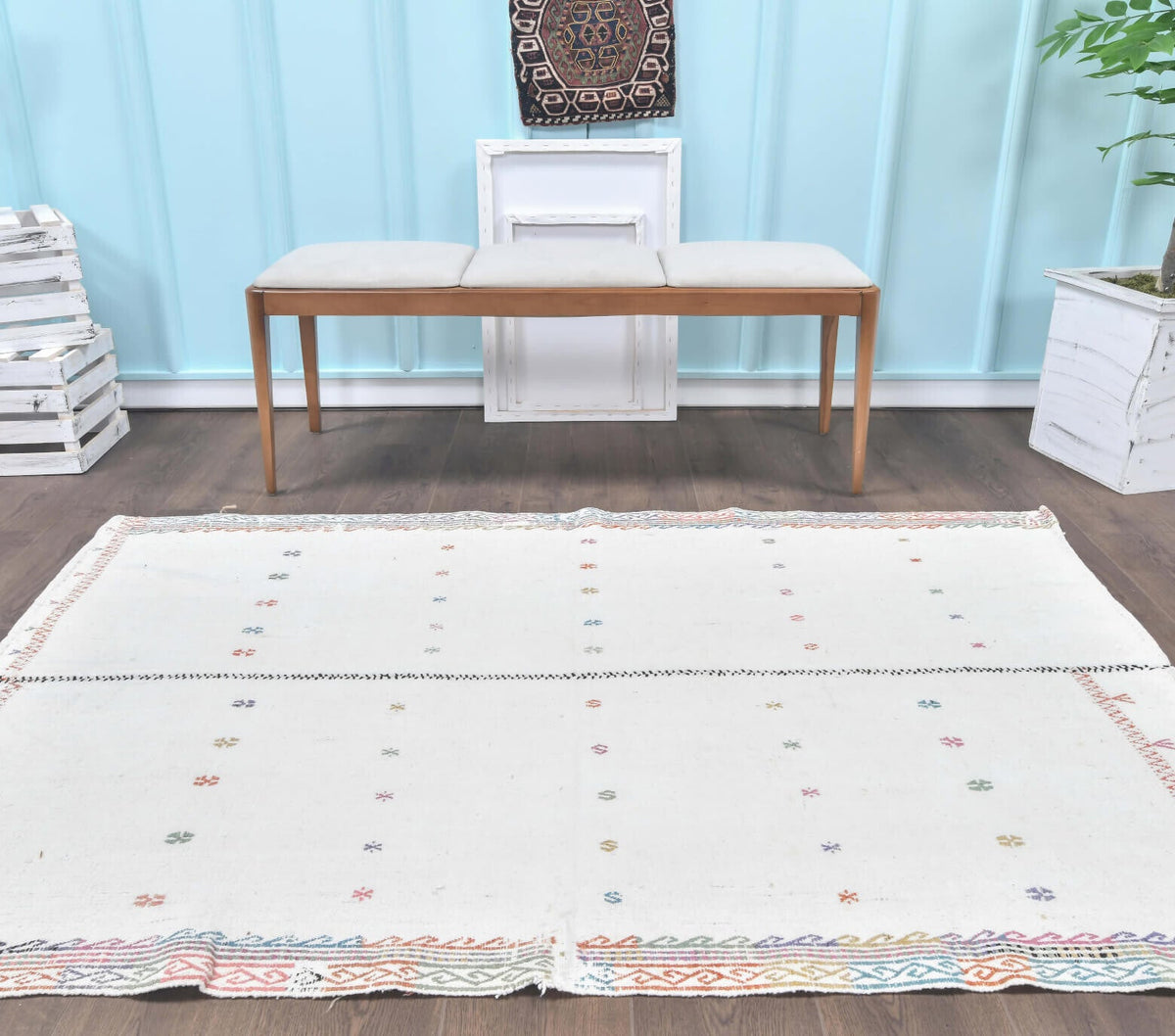Yatak odası için kilim motifli el dokuma vintage kilim – 126x190 cm
