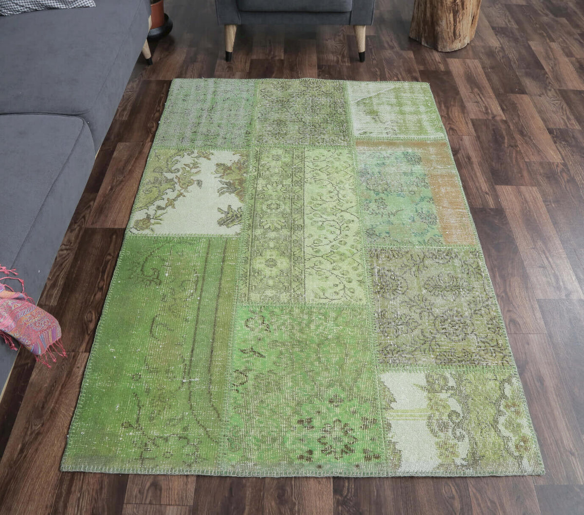 1970'lerden Anadolu kökenli çiçek desenli patchwork vintage halı, 121x184 cm