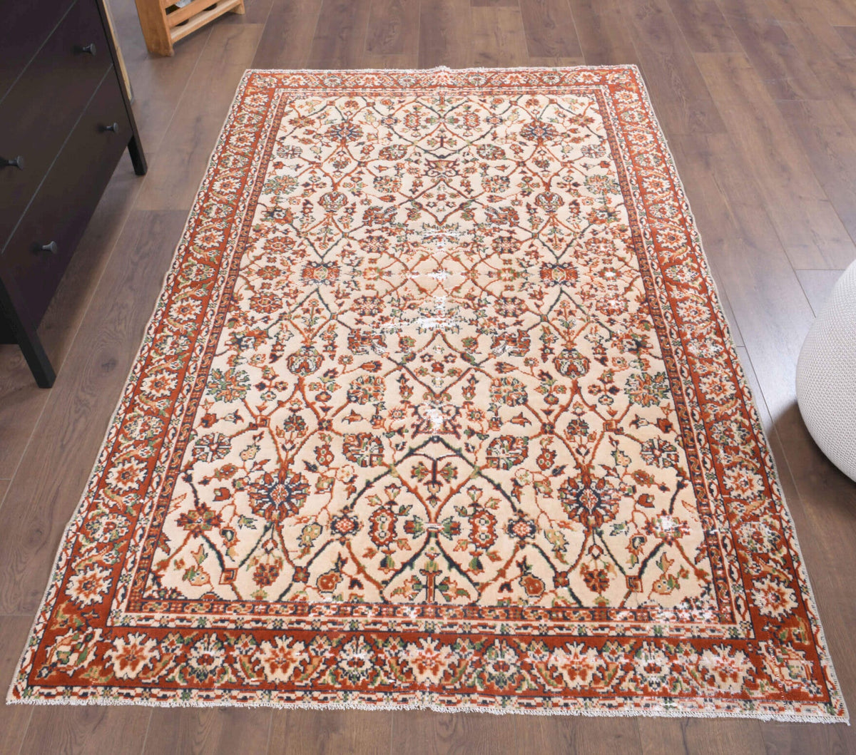 El yapımı vintage halı 135x218 cm çiçek desenli desenli yün - mekan görünümü