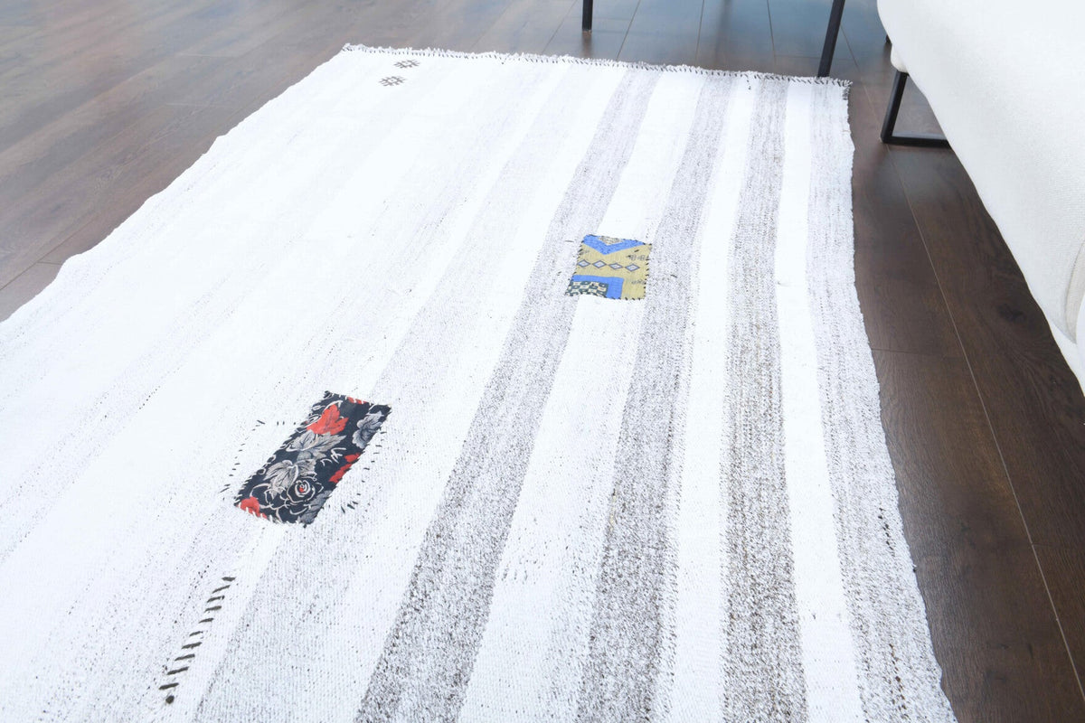 El yapımı vintage halı 119x201 cm kilim desenli yün - kenar ve saçak detayı