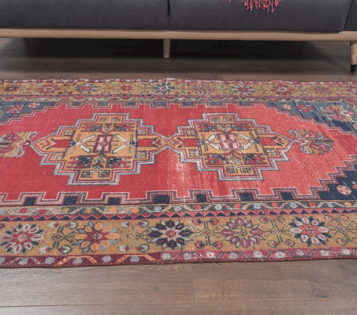 El yapımı vintage halı 91x213 cm geometrik desenli yün - kenar ve saçak detayı