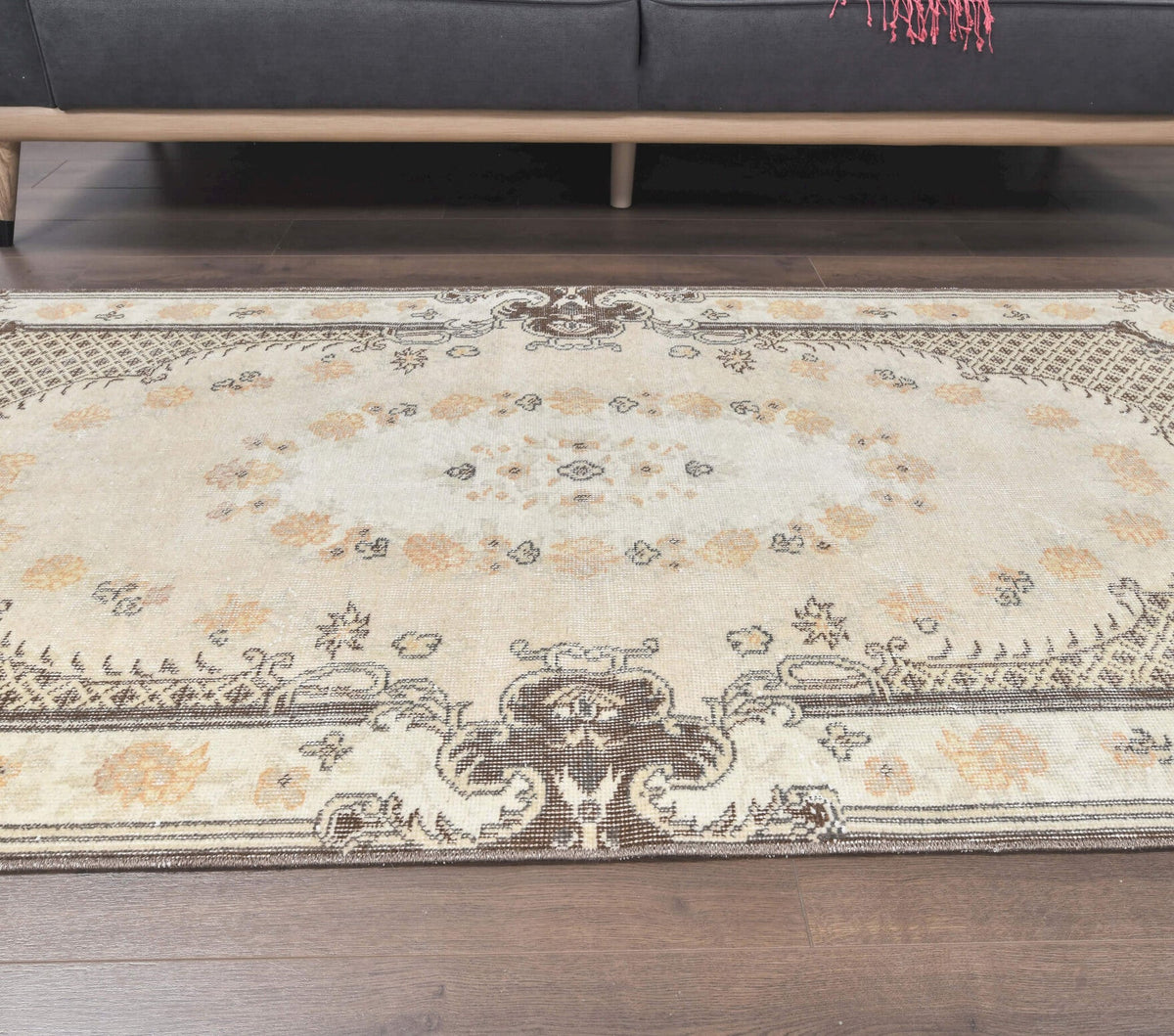 El yapımı vintage halı 109x211 cm oryantal desenli yün - kenar ve saçak detayı