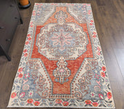 1970'lerden Anadolu kökenli çiçek desenli el dokuma vintage halı, 120x215 cm