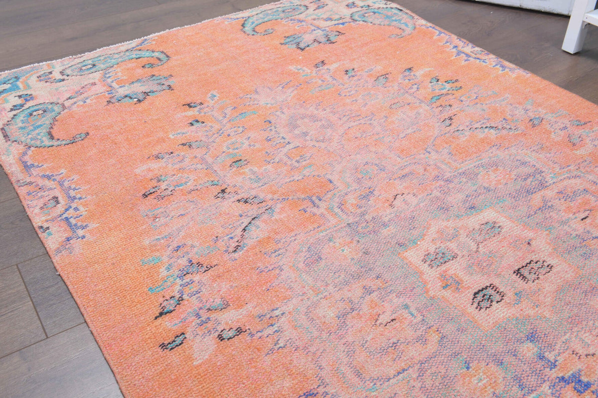 El yapımı vintage halı 122x234 cm oryantal desenli yün - mekan görünümü
