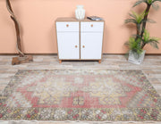 1970'lerden Anadolu kökenli oryantal desenli el dokuma vintage halı, 125x253 cm