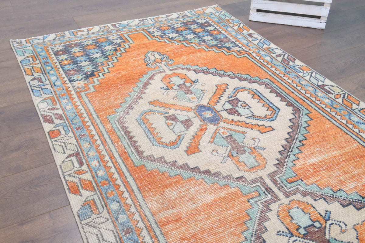 El yapımı vintage halı 117x249 cm oryantal desenli yün - mekan görünümü