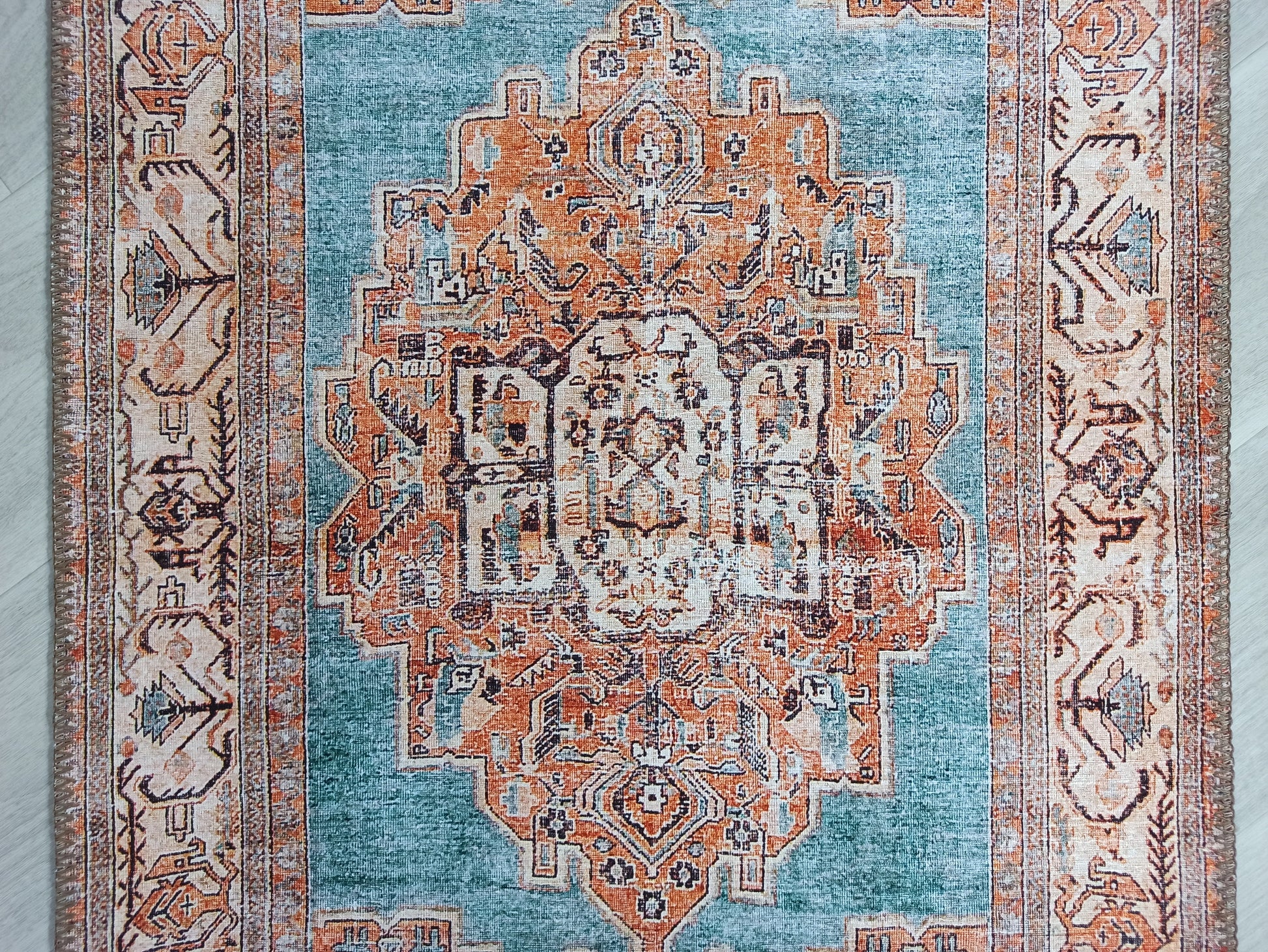 Turkuaz ve Turuncu Medalyonlu Vintage Halı
