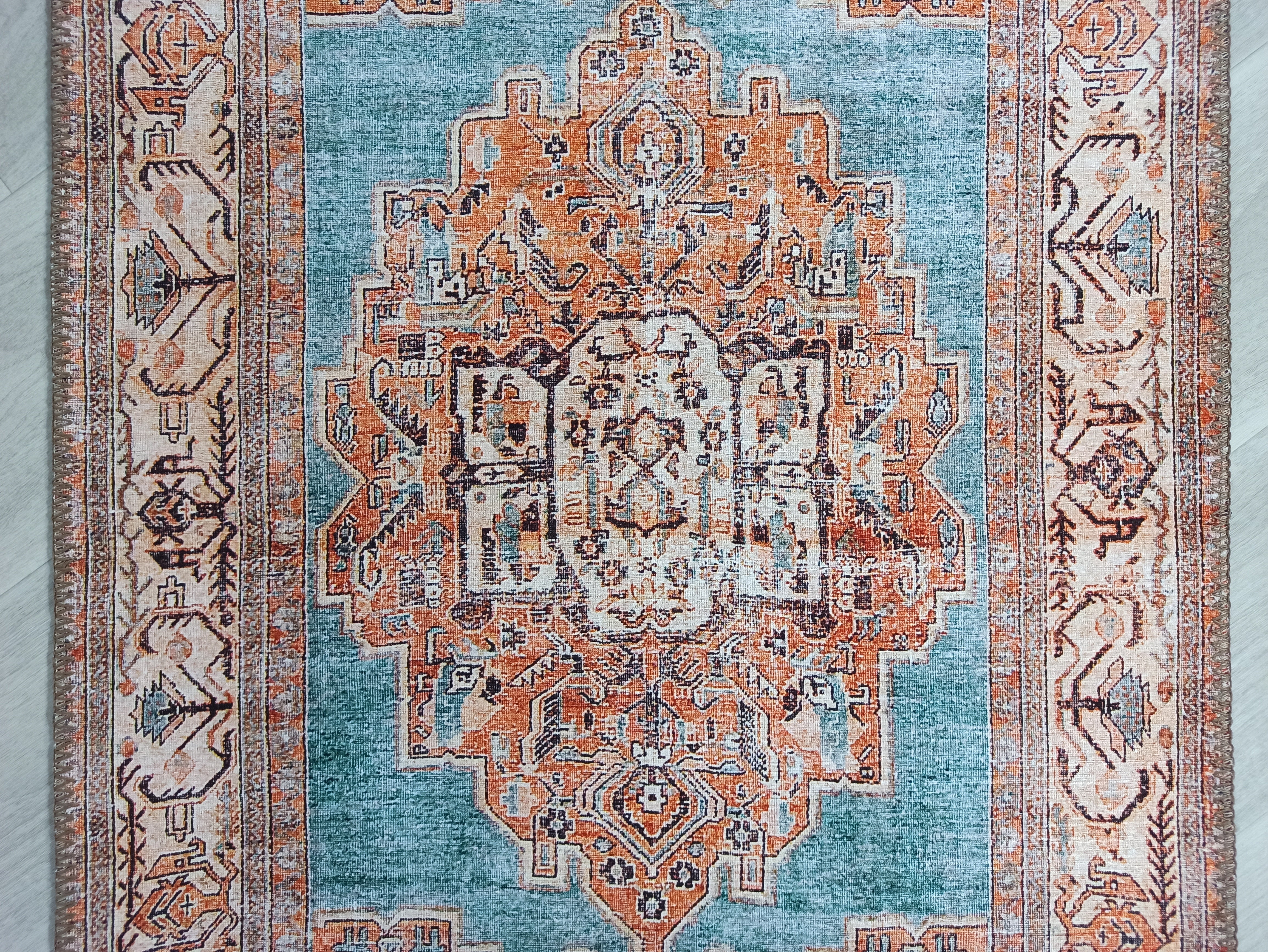 Turkuaz ve Turuncu Medalyonlu Vintage Halı