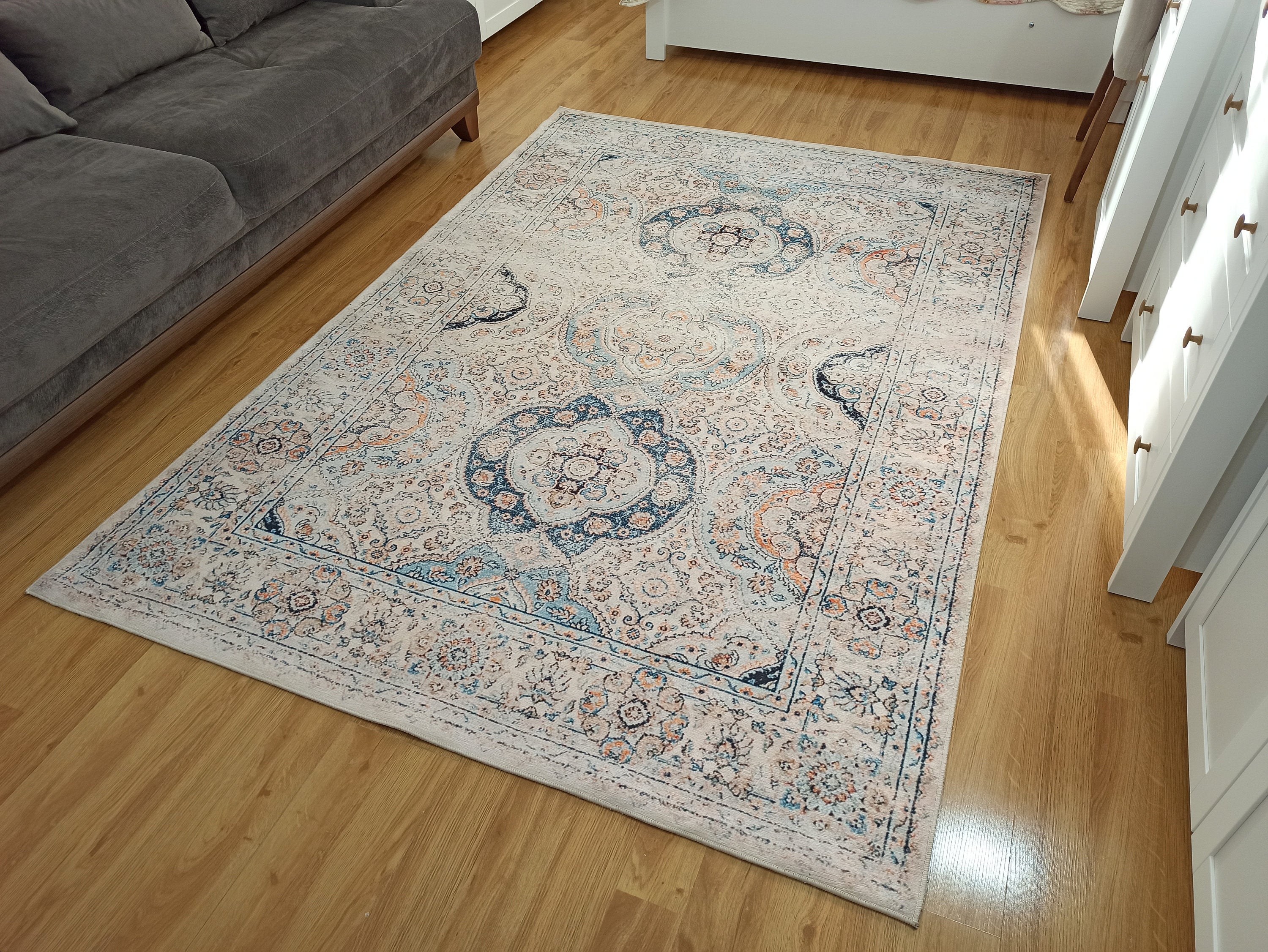 Eskitme Madalyon Desenli Krem ve Mavi Vintage Salon Halısı - OUTLET - 11643OU