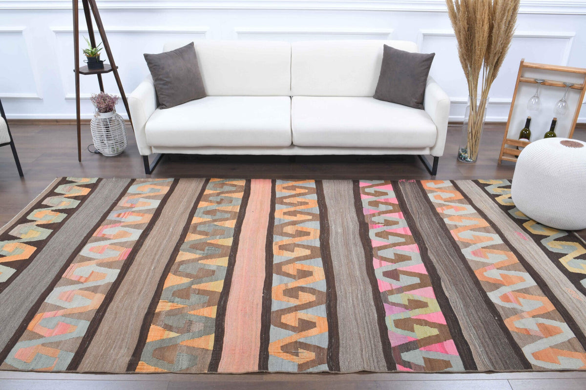 El yapımı vintage yolluk 165x315 cm kilim desenli yün - ışık altında renk detayı