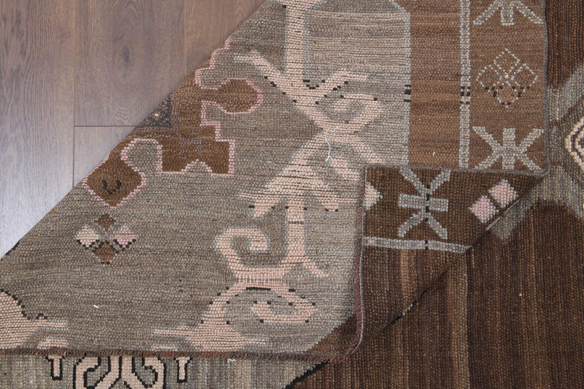 El yapımı vintage halı 142x196 cm oryantal desenli yün - mekan görünümü