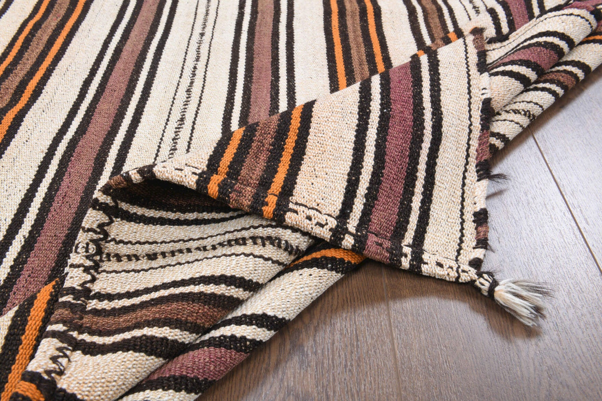 El yapımı vintage halı 163x211 cm çizgili desenli yün - kenar ve saçak detayı