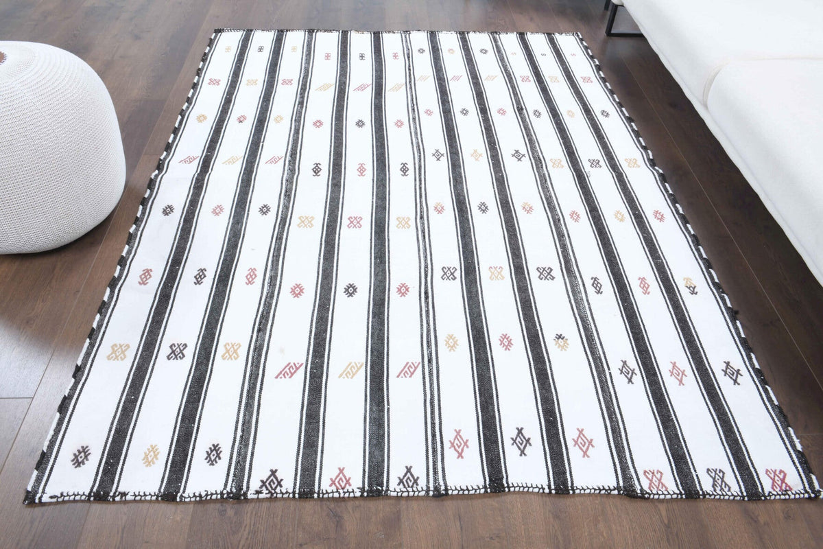 El yapımı vintage halı 155x201 cm çizgili desenli yün - yakın çekim doku detayı