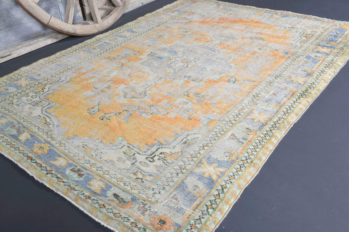 El yapımı vintage halı 165x234 cm oryantal desenli yün - yakın çekim doku detayı