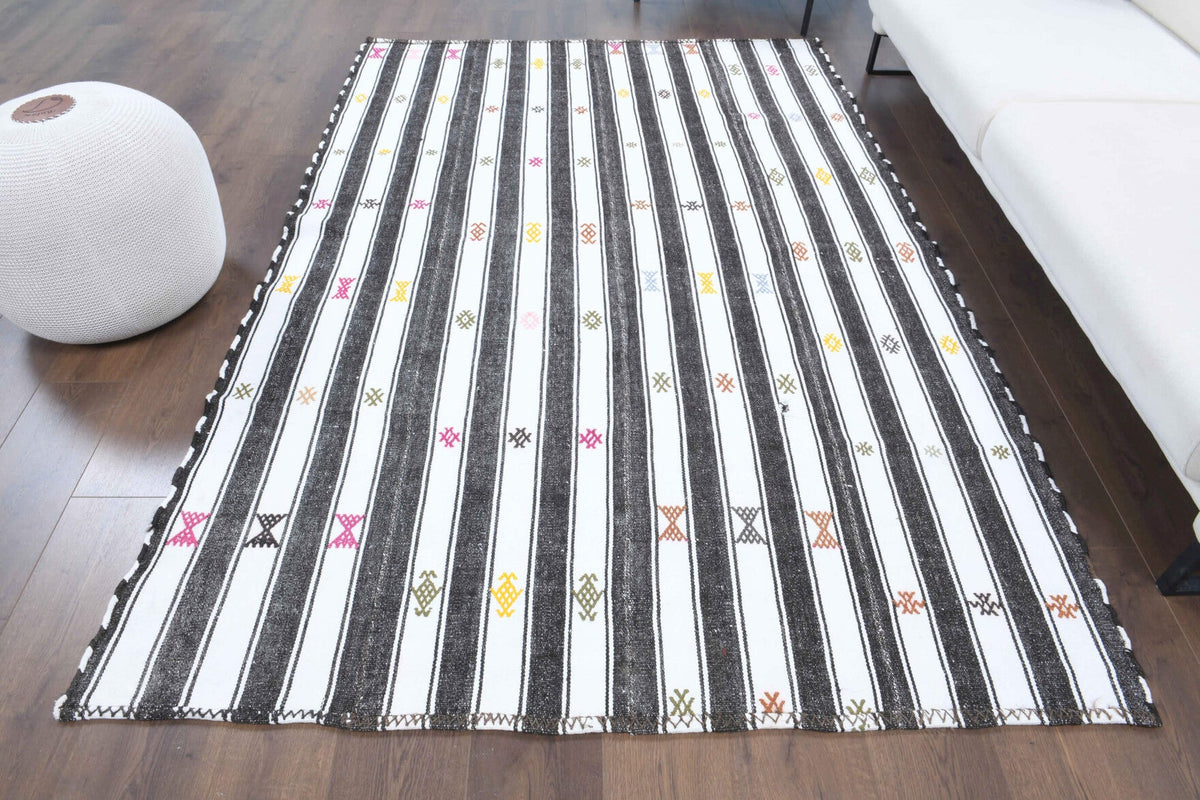 El yapımı vintage halı 163x241 cm çizgili desenli yün - yakın çekim doku detayı