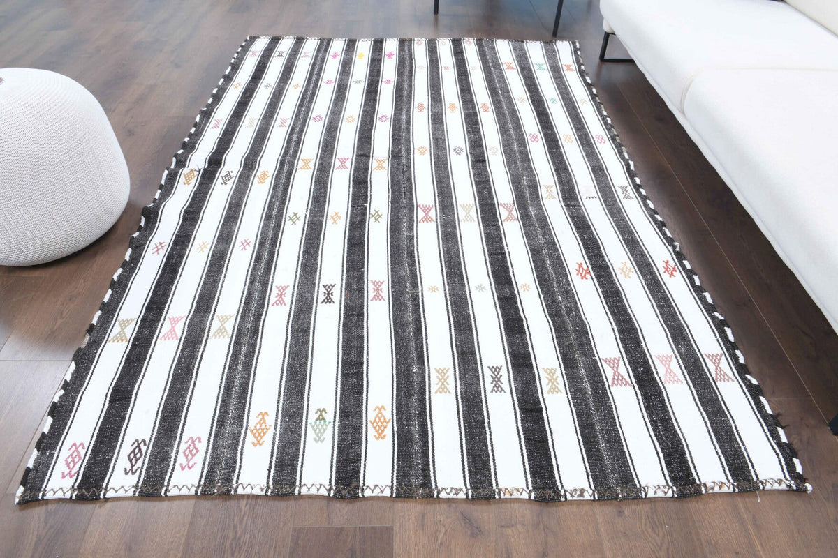 El yapımı vintage halı 157x234 cm kilim desenli yün - yakın çekim doku detayı