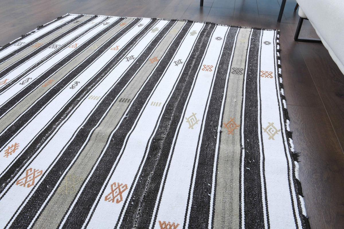 El yapımı vintage halı 155x241 cm çizgili desenli yün - mekan görünümü