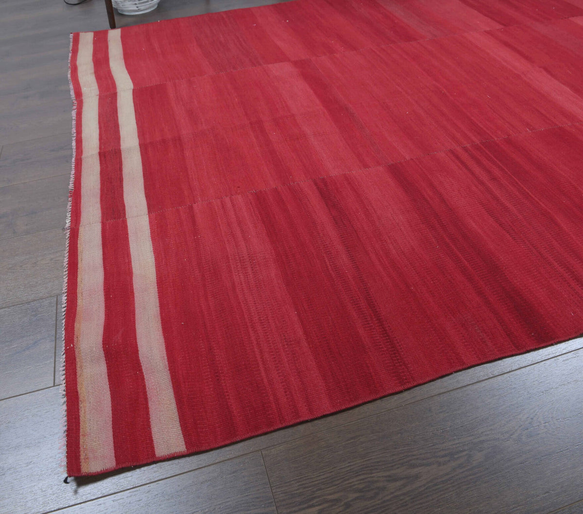 El yapımı vintage halı 157x254 cm düz desenli yün - kenar ve saçak detayı