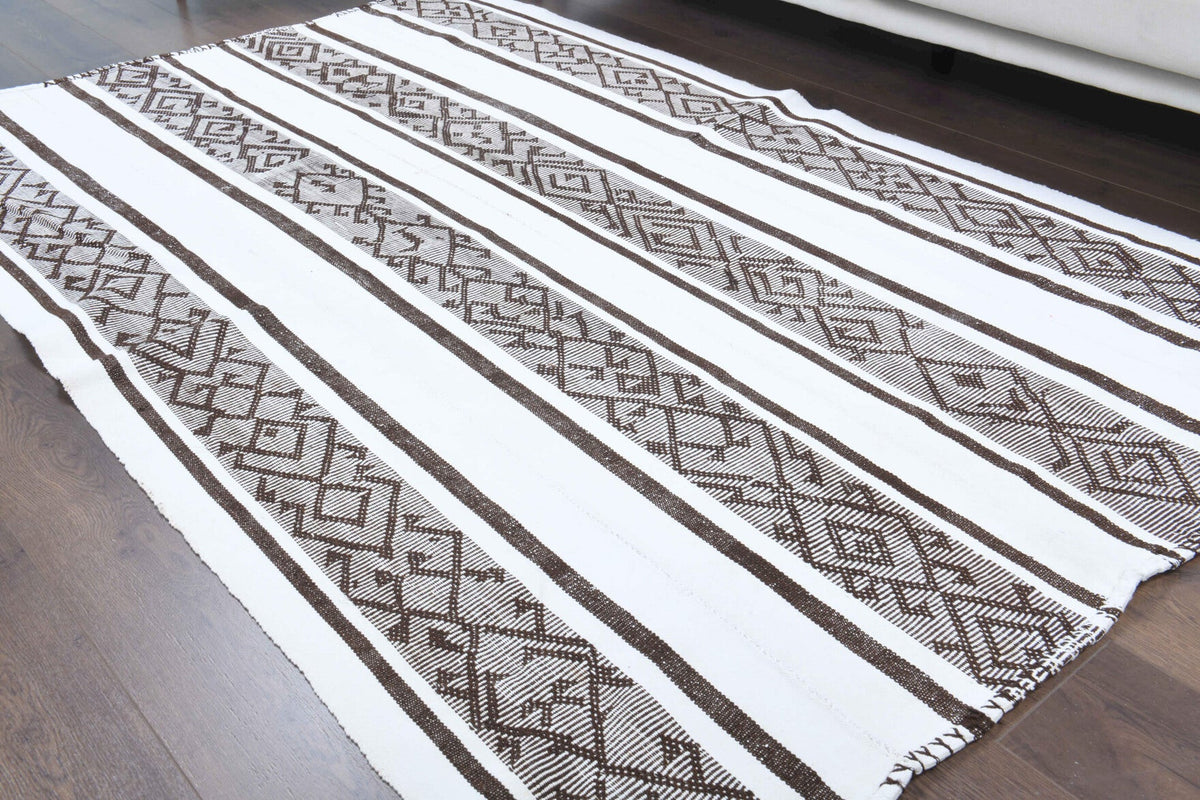 El yapımı vintage halı 147x239 cm çizgili desenli yün - kenar ve saçak detayı