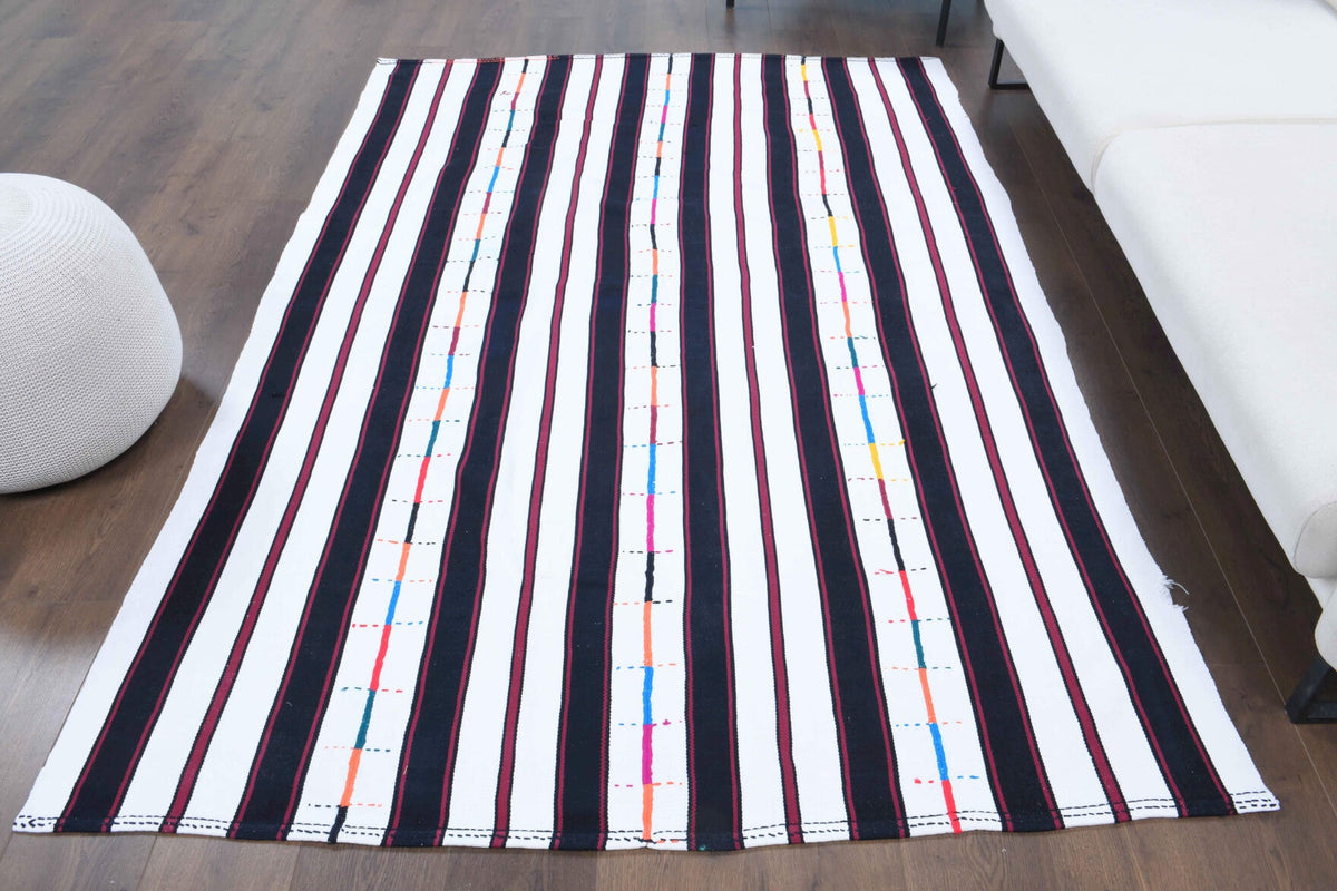 El yapımı vintage halı 157x231 cm çizgili desenli yün - yakın çekim doku detayı