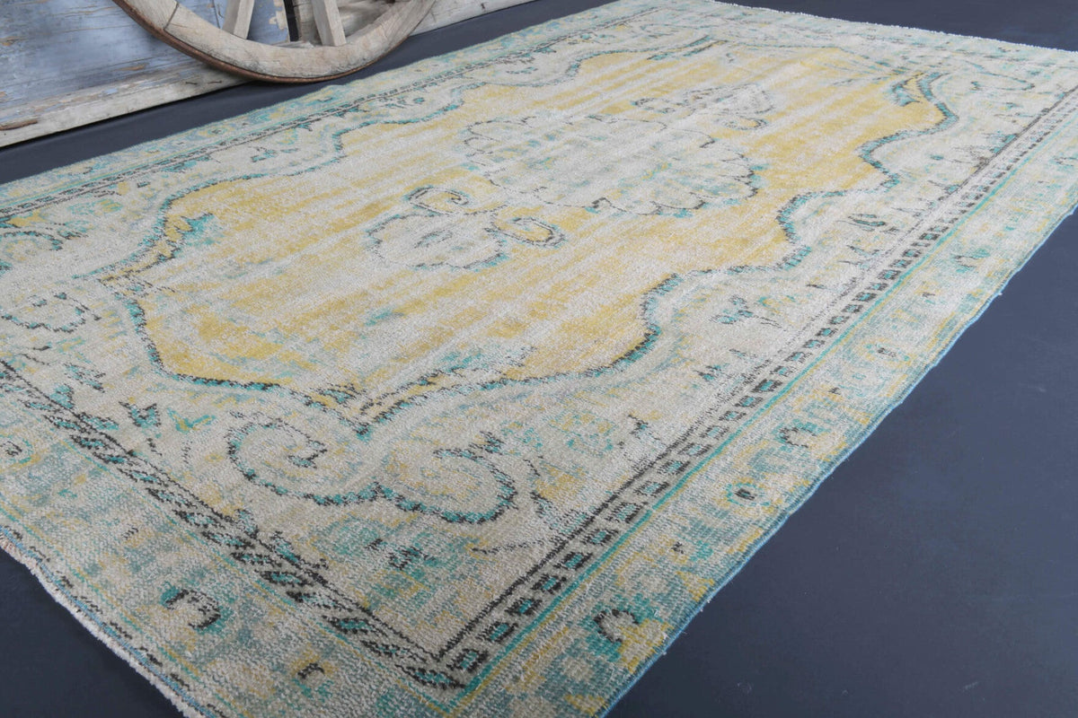 El yapımı vintage halı 152x244 cm oryantal desenli yün - mekan görünümü