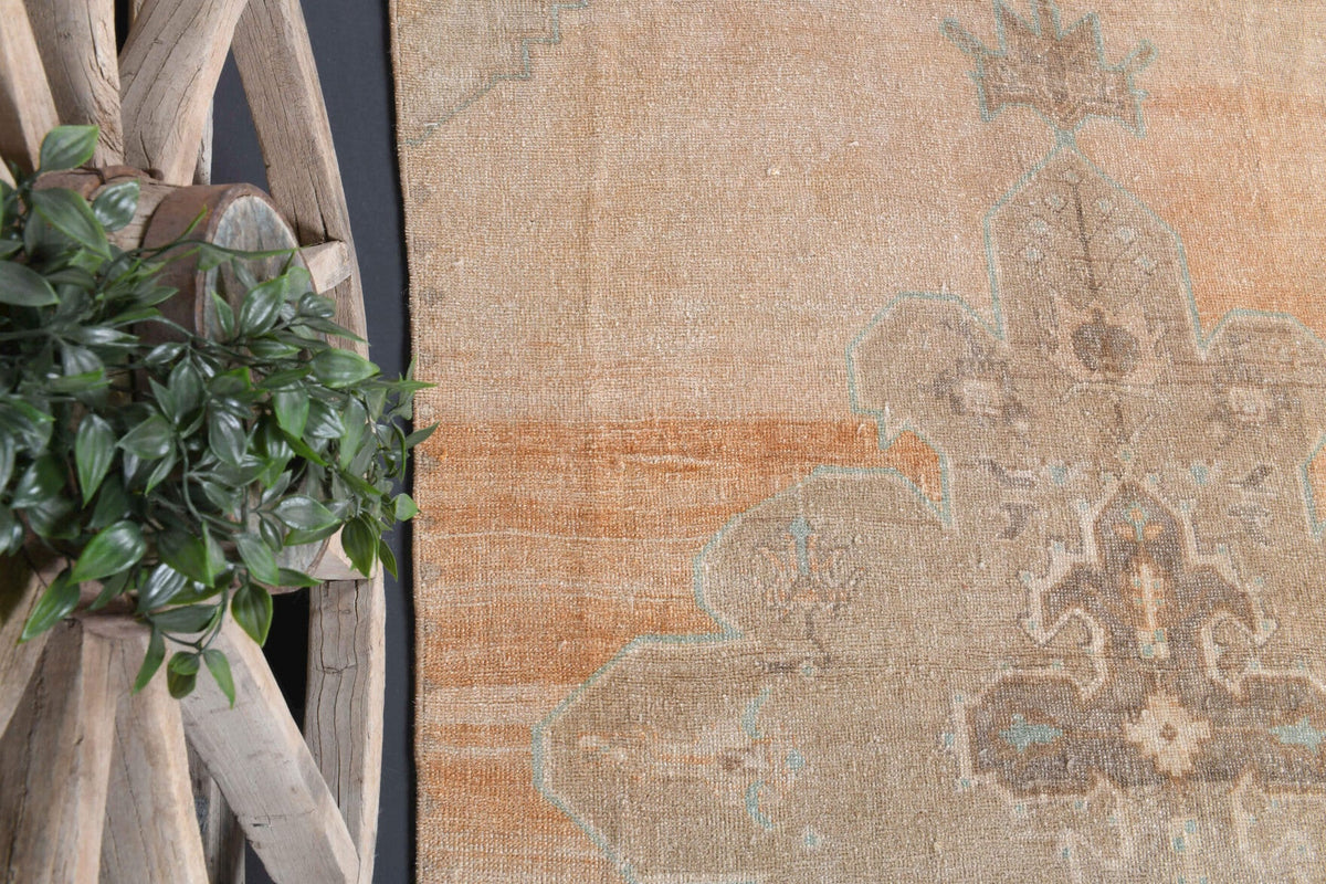 El yapımı vintage halı 122x274 cm oryantal desenli yün - kenar ve saçak detayı