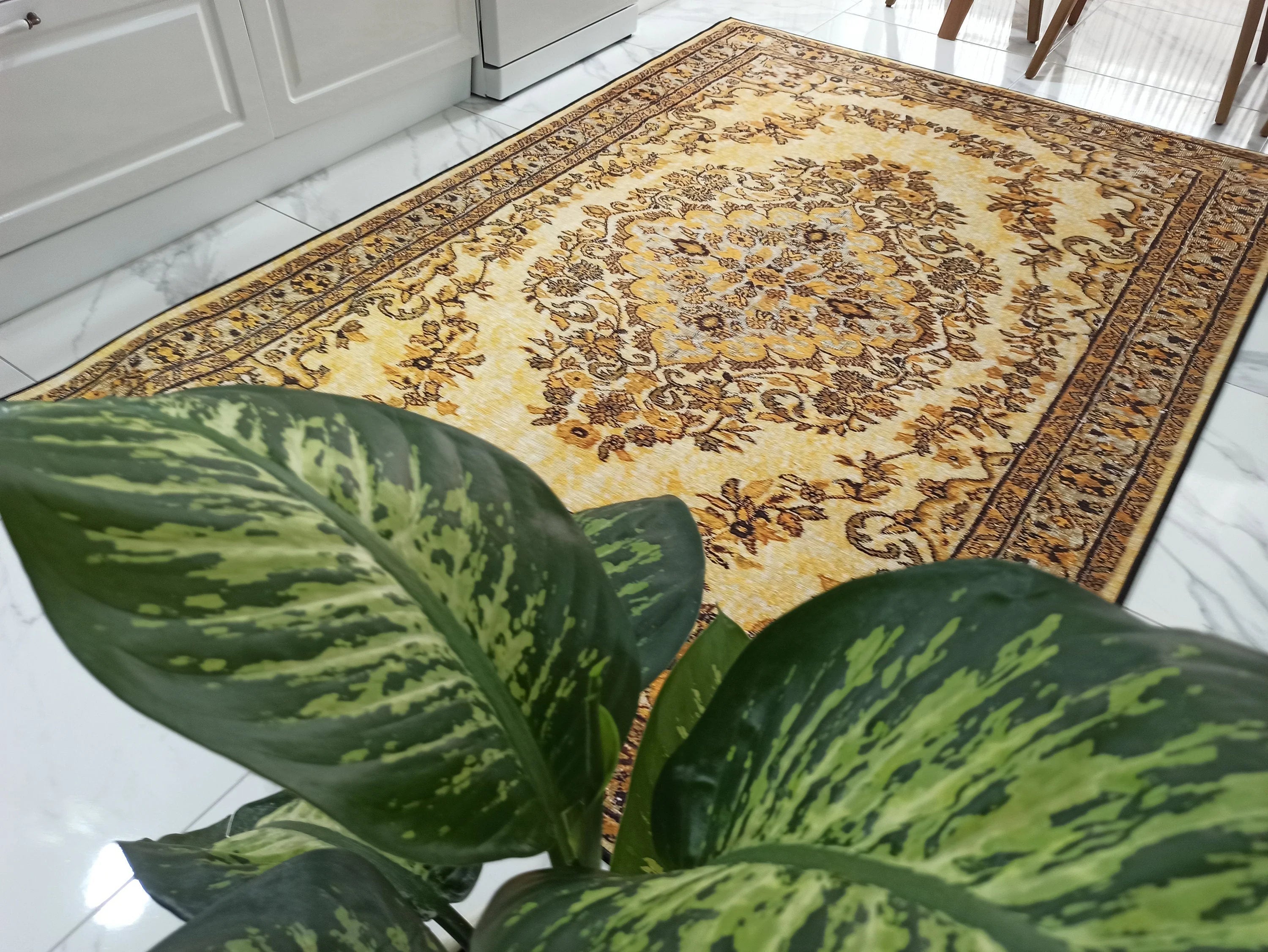 Eskitme Madalyon Desenli Hardal Sarısı ve Siyah Vintage Halı - OUTLET - 14935OU