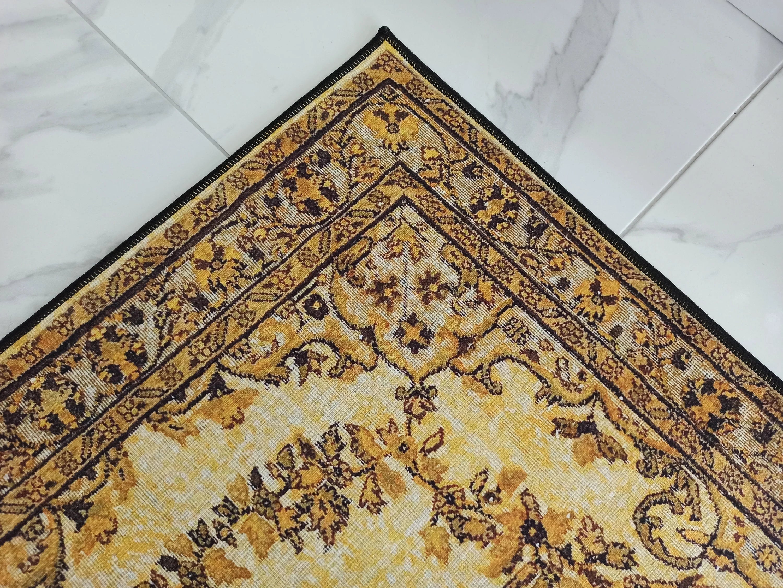 Eskitme Madalyon Desenli Hardal Sarısı ve Siyah Vintage Halı - OUTLET - 14935OU