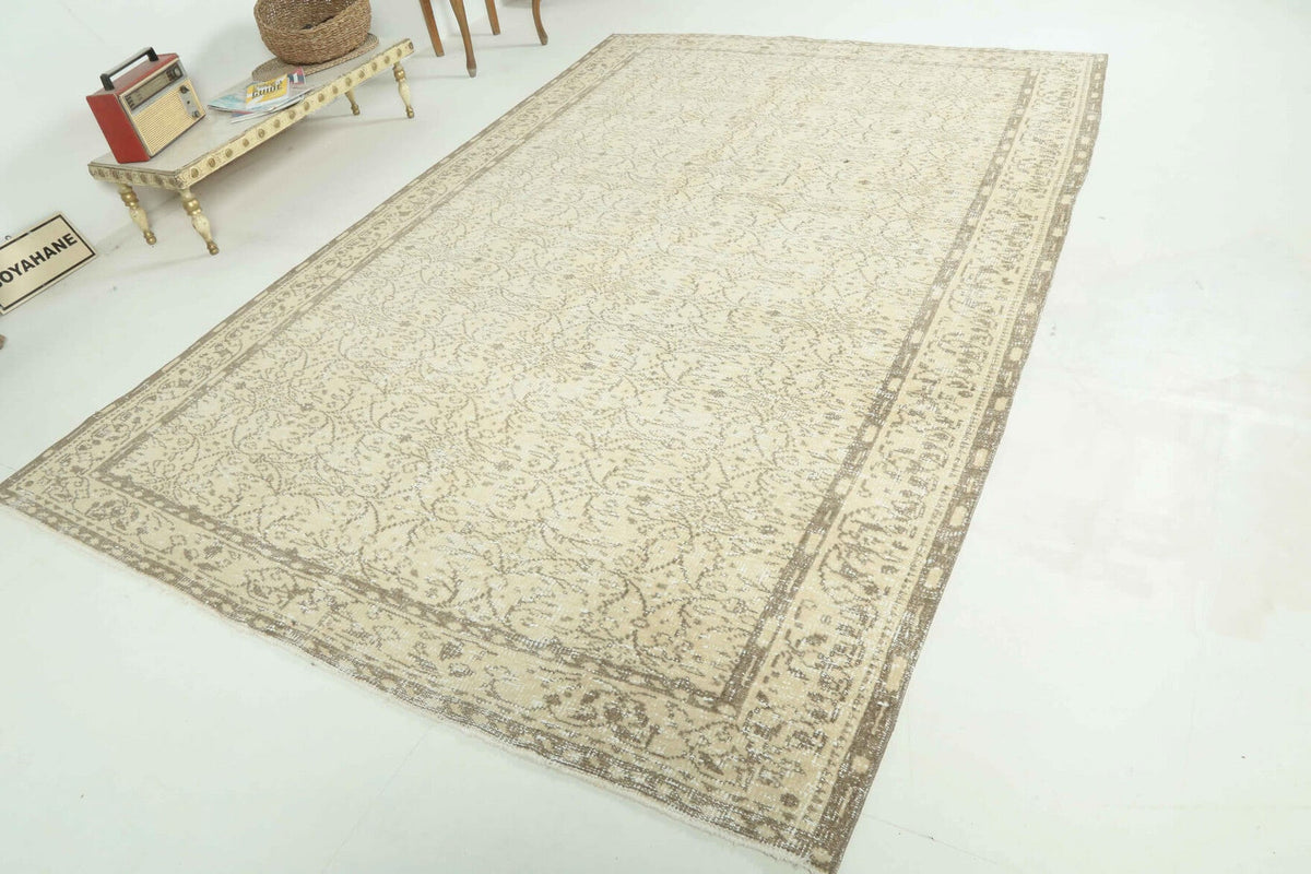 El yapımı vintage halı 193x292 cm bordürlü, çiçek desenli desenli yün - yakın çekim doku detayı