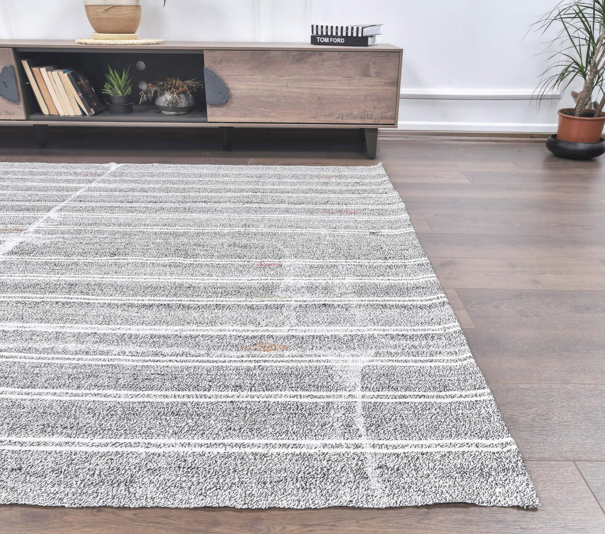 El yapımı vintage halı 185x241 cm çizgili desenli yün - yakın çekim doku detayı