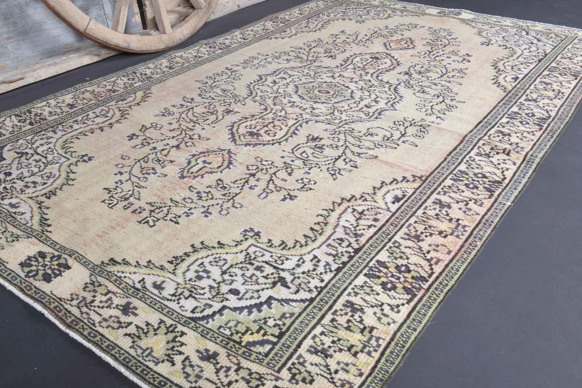 El yapımı vintage halı 170x272 cm oryantal desenli yün - yakın çekim doku detayı