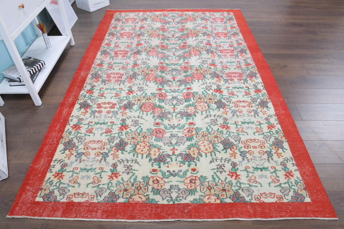 El yapımı vintage halı 178x279 cm bordürlü desenli yün - yakın çekim doku detayı