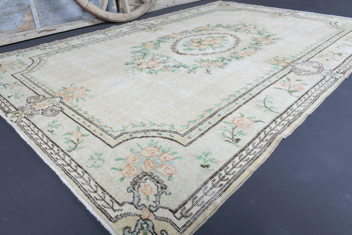 El yapımı vintage halı 188x279 cm madalyonlu desenli yün - kenar ve saçak detayı