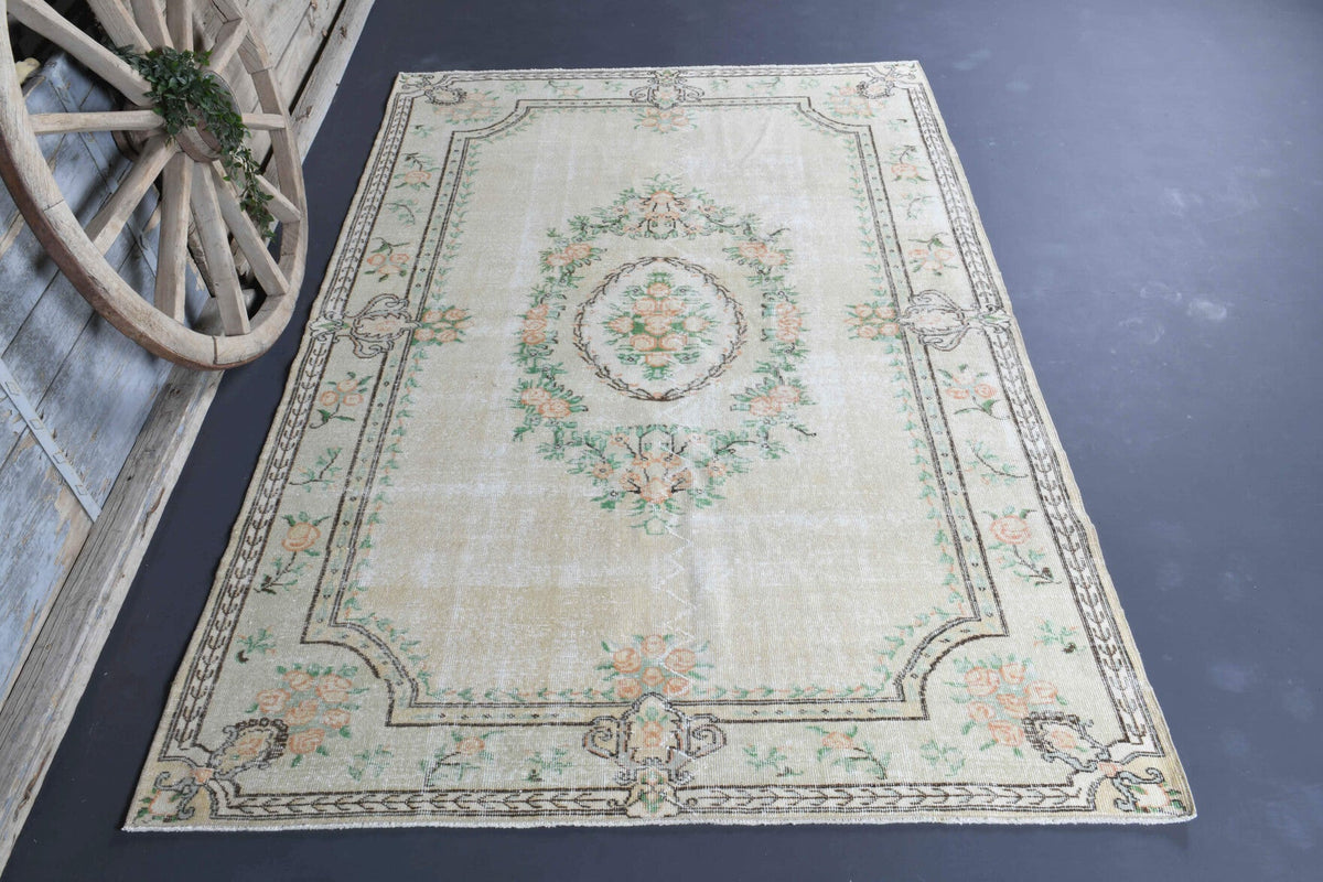 El yapımı vintage halı 188x279 cm madalyonlu desenli yün - yakın çekim doku detayı