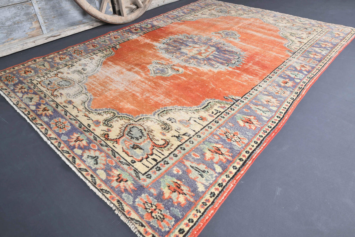 El yapımı vintage halı 183x274 cm çiçek desenli desenli yün - yakın çekim doku detayı