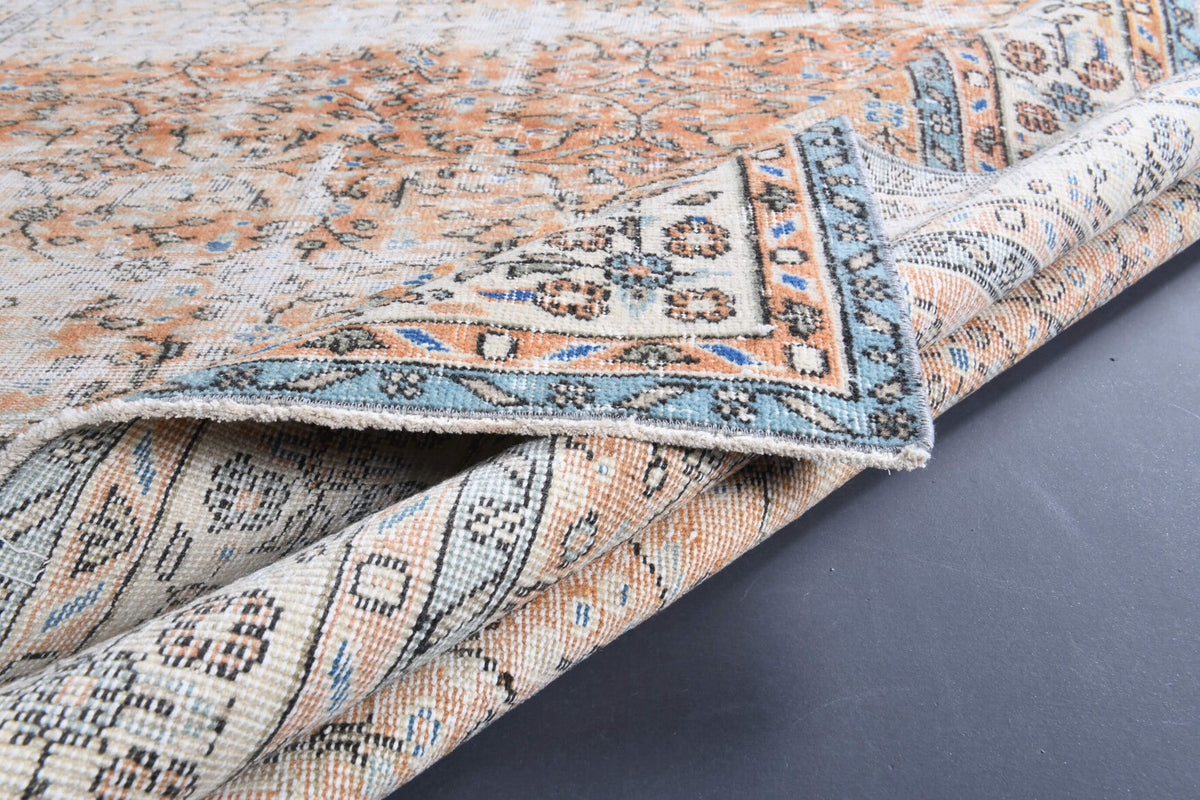 El yapımı vintage halı 193x305 cm çiçek desenli desenli yün - ışık altında renk detayı