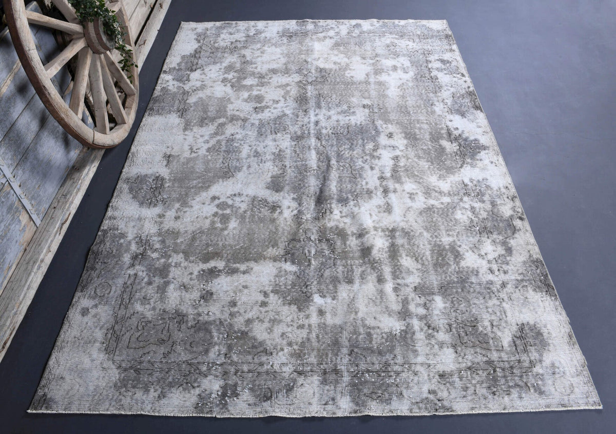 El yapımı vintage halı 183x305 cm çiçek desenli desenli yün - ışık altında renk detayı