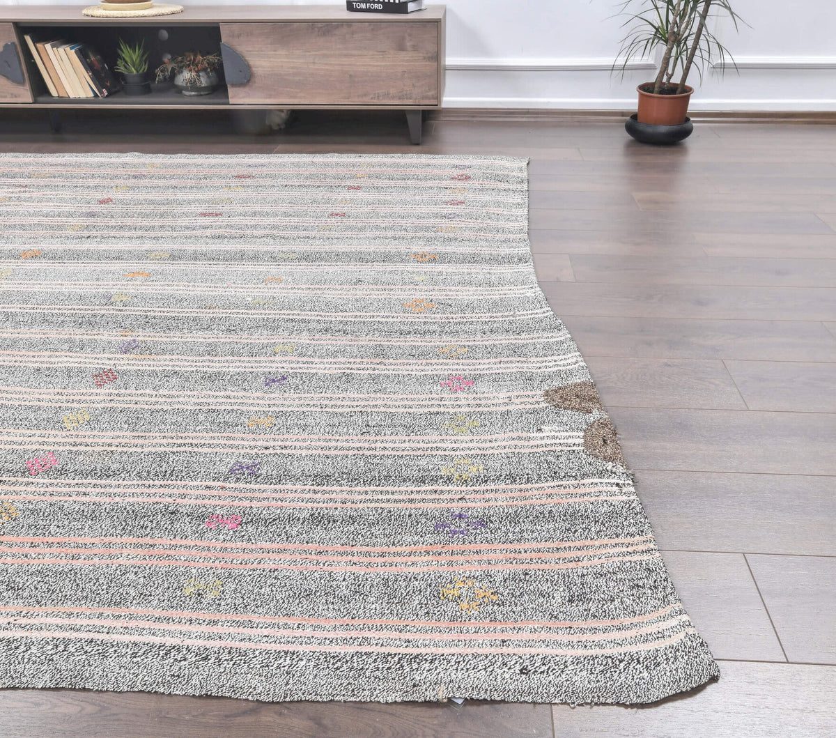 El yapımı vintage halı 244x310 cm çizgili desenli yün - yakın çekim doku detayı