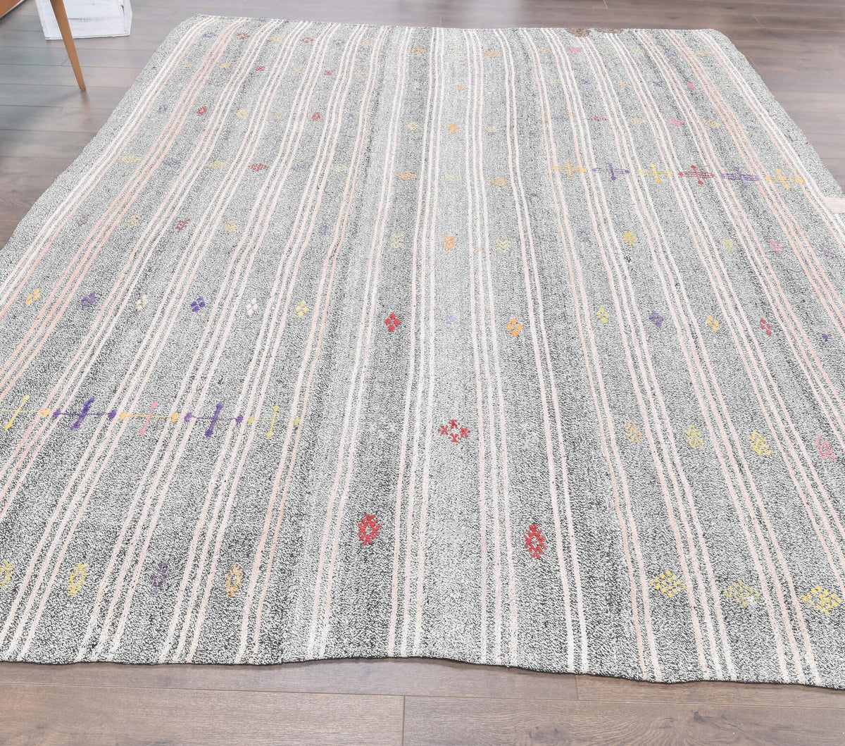 El yapımı vintage halı 244x310 cm çizgili desenli yün - farklı açıdan görünüm