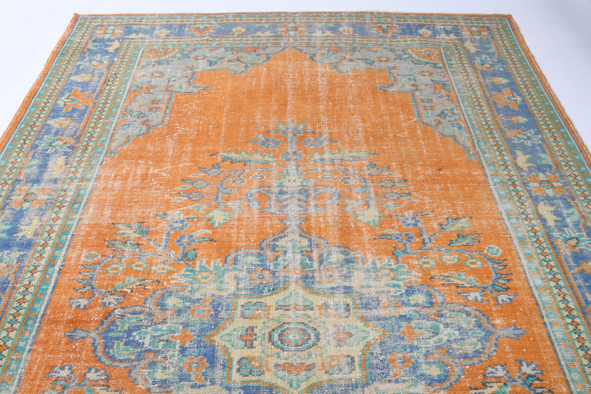 El yapımı vintage halı 213x335 cm oryantal desenli yün - mekan görünümü