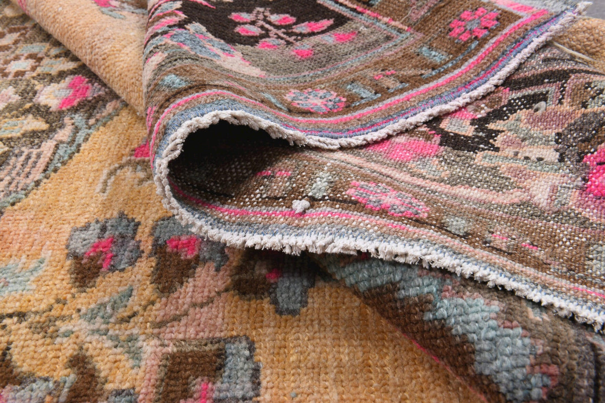 El yapımı vintage halı 249x348 cm oryantal desenli yün - ışık altında renk detayı