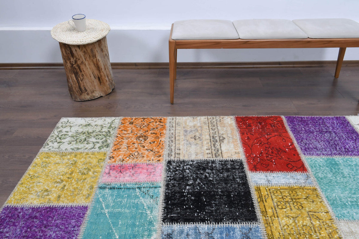 El yapımı vintage halı 254x348 cm tribal desenli yün - mekan görünümü