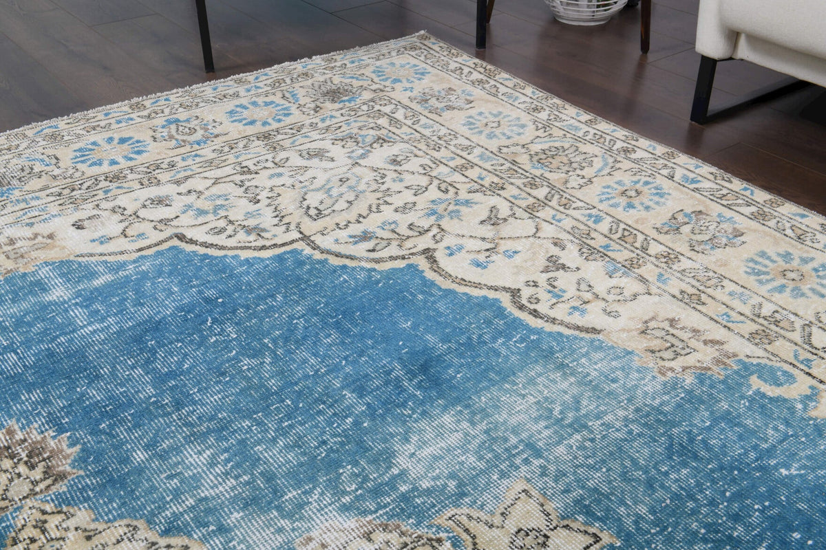 El yapımı vintage halı 257x371 cm oryantal desenli yün - mekan görünümü