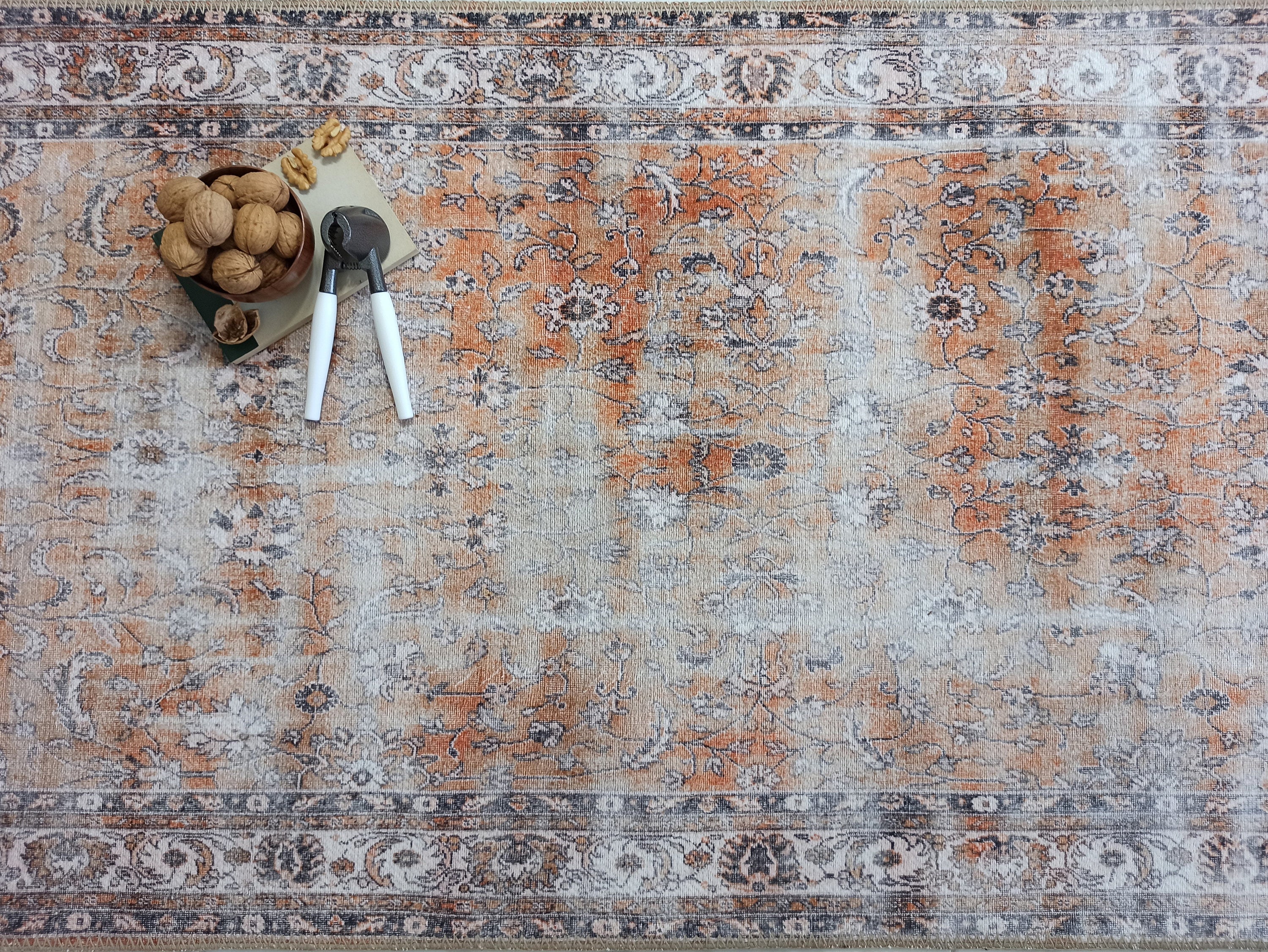 Solgun Turuncu ve Krem Eskitme Çiçekli Vintage Halı