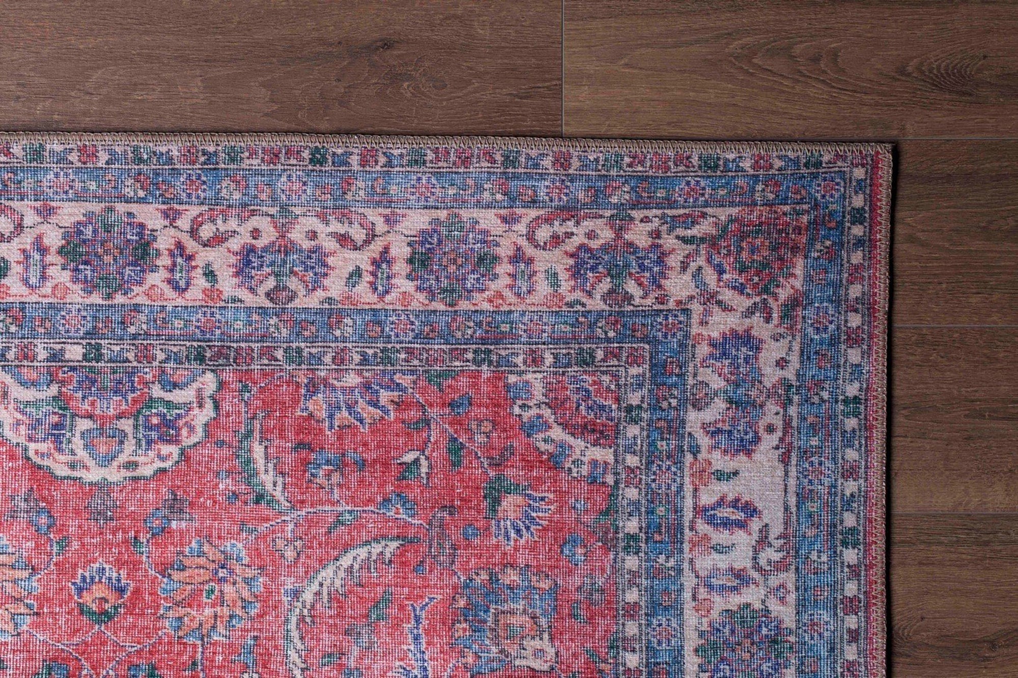 Solgun Kırmızı ve Krem Eskitme Desenli Vintage Halı
