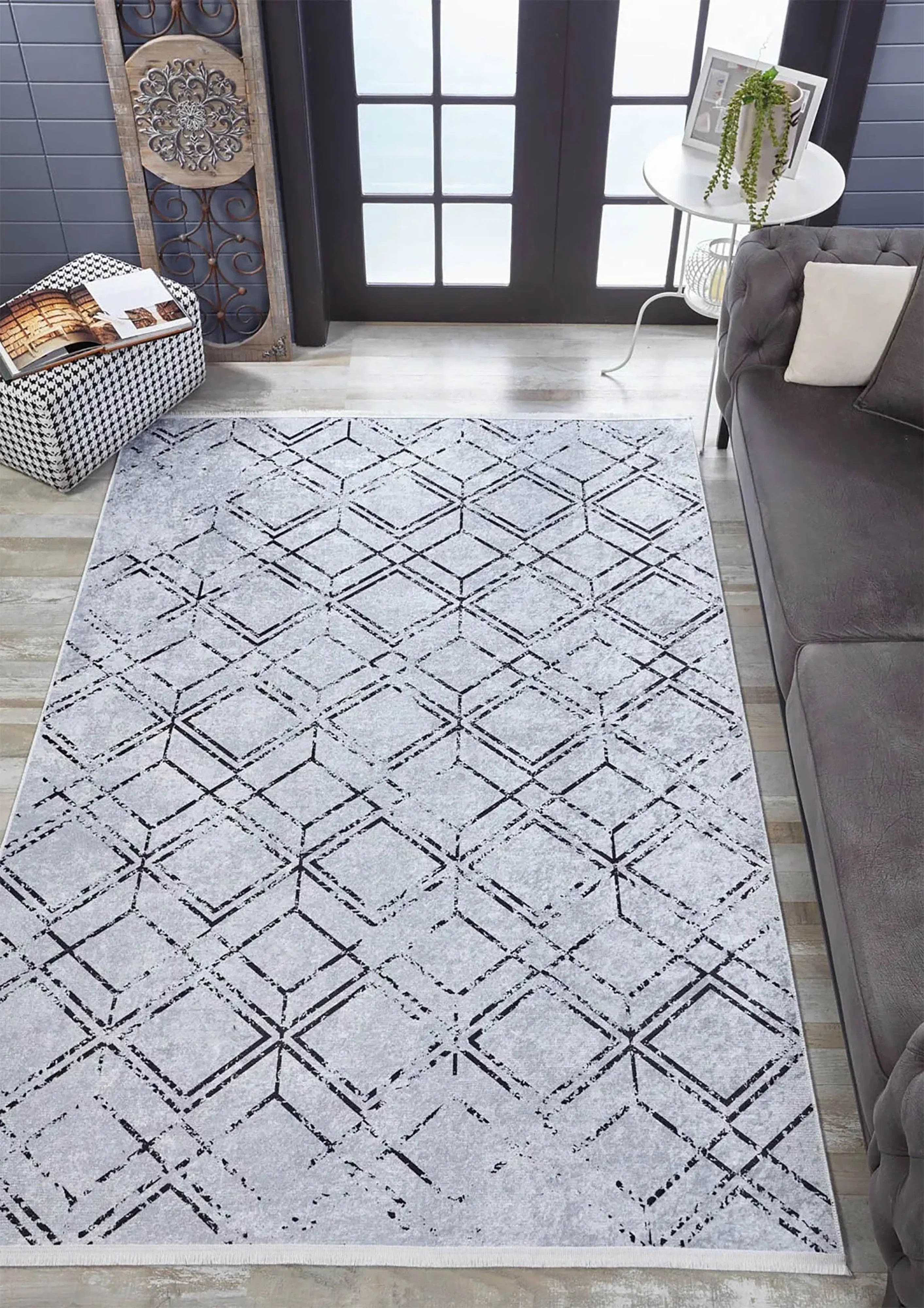Açık Gri Geometrik Antika Halı