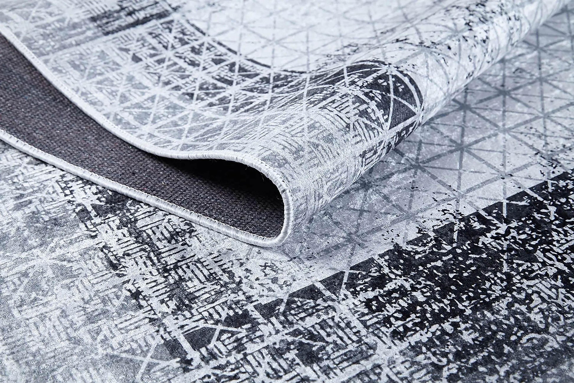 Açık Gri Geometrik Desenli Kontrastlı Çerçeve Halı